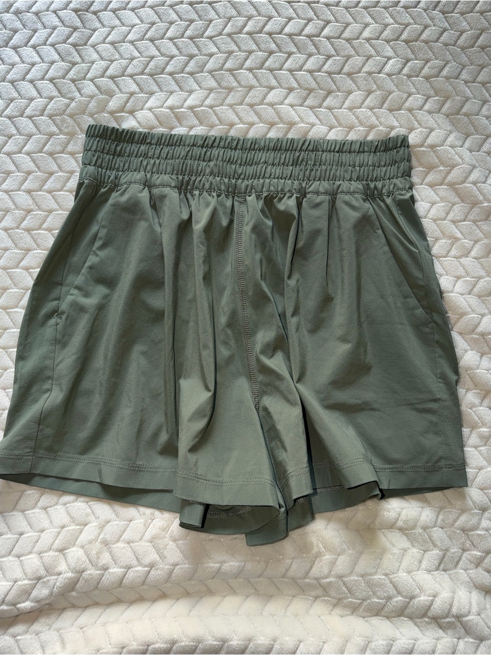 Vuori Villa Shorts Pistachio Green 3” Inseam Size Small